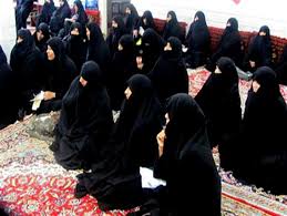 حکم مرثیه خوانی زنان در مجالس عزاداری با علم به استماع نامحرم